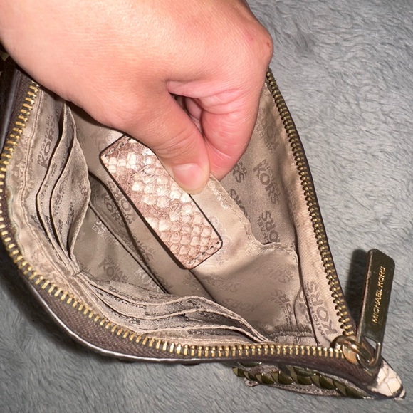 2 Michael Kors wristlets - Picture 11 of 16